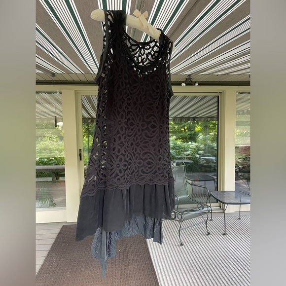 LBD 💅🏼 Black Lace Sleeveless Dress w/silk slip that could be worn on its own.EUC - Picture 2 of 13